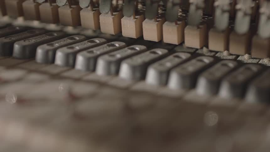 Rewritten the internal mechanism of a retro piano moves up and down as it is played