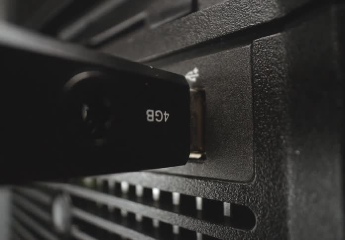Person inserts and removes an usb flash drive
