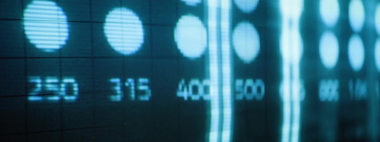 A screen with numbers and balls