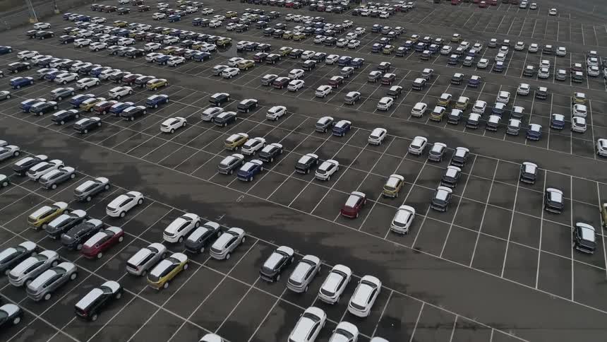 A parking lot filled with cars