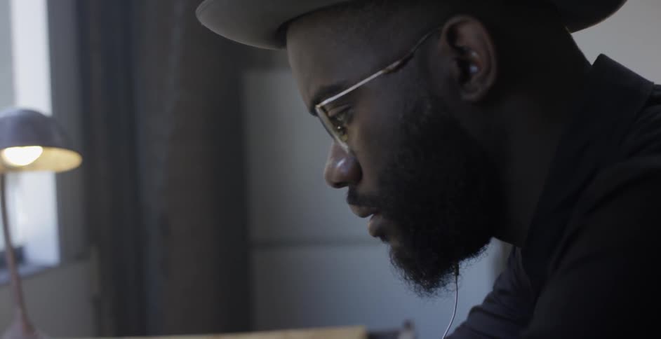 A man with a beard wearing a hat
