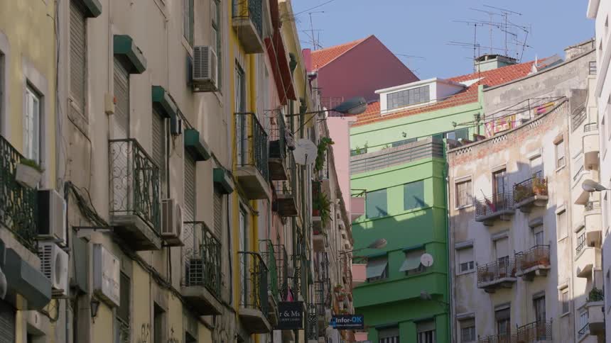 The alley is full of tall buildings