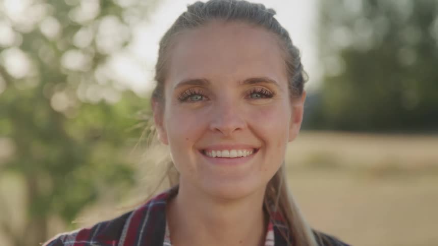 The woman is smiling on a sunny day