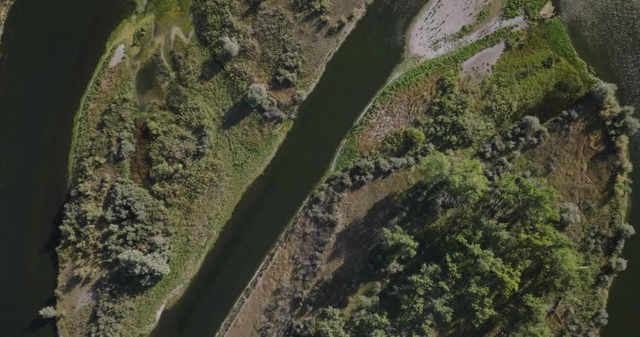 The streams run around the islands
