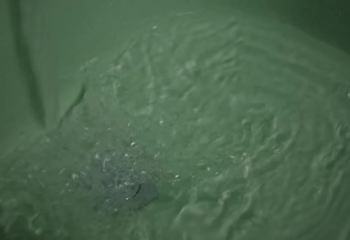 Water is filling the tub
