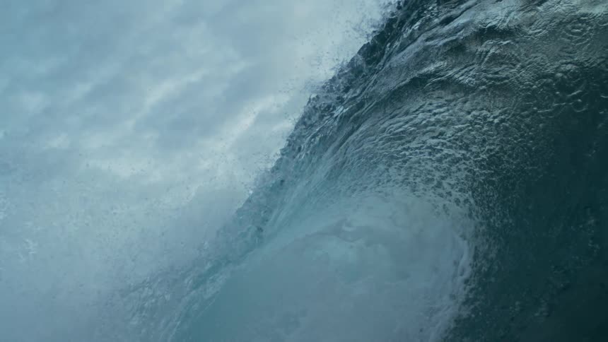 The large wave begins falling