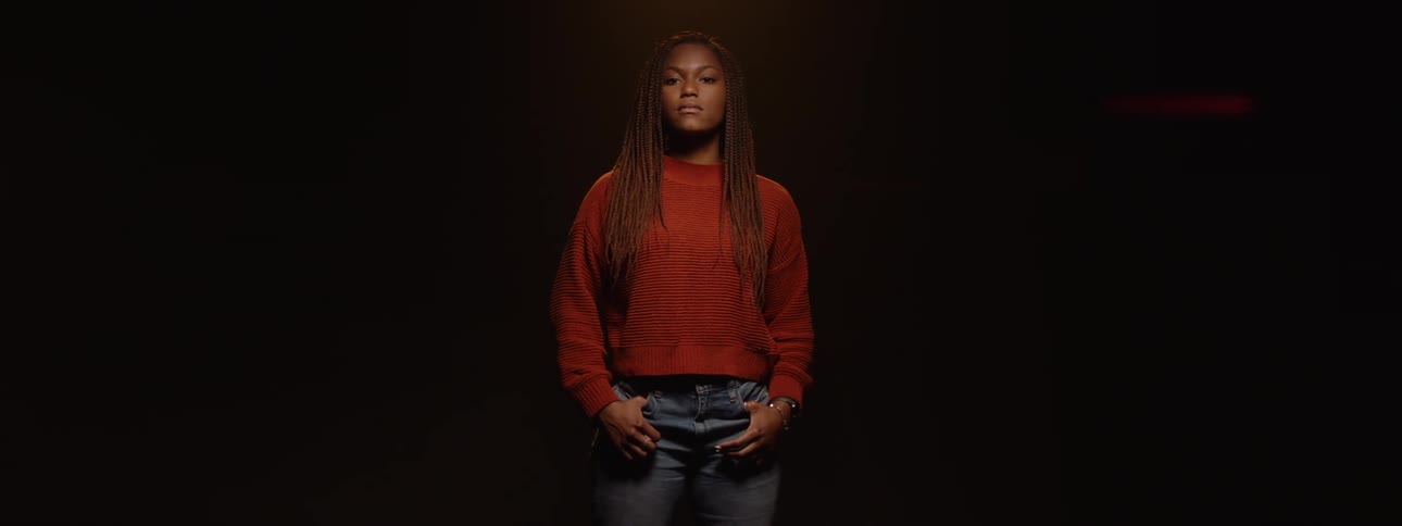 The model turns around in the dark