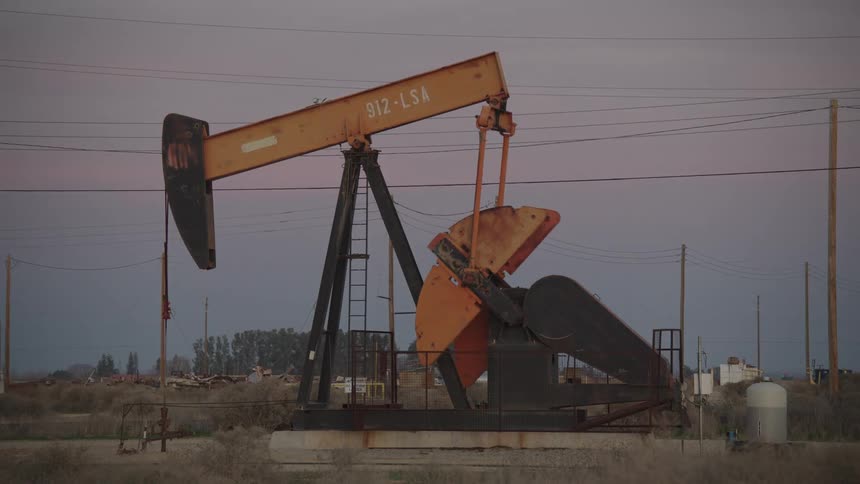 Oil machine on the ground in operation