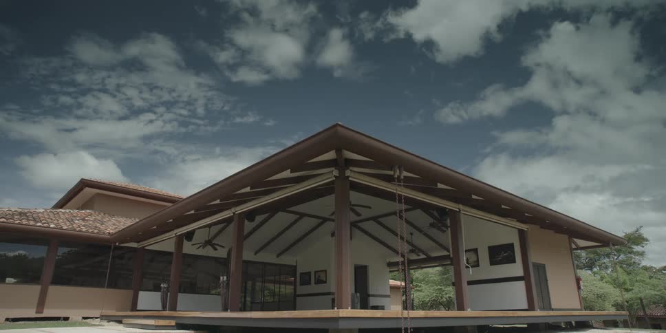 Country house with fans on in a setting surrounded by mountains