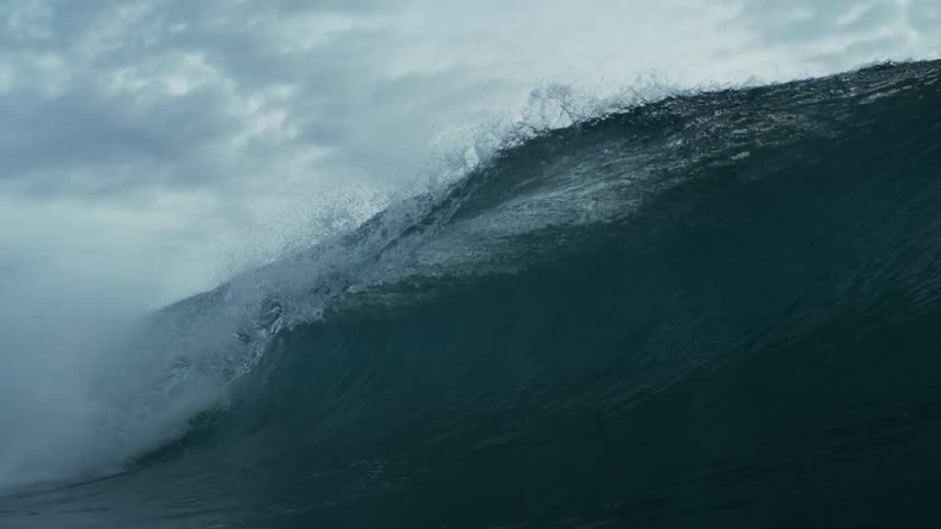 Tubular wave breaking in an ocean