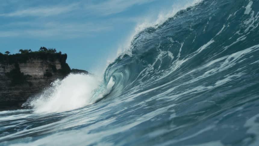Crystalline tubular wave breaking in the ocean