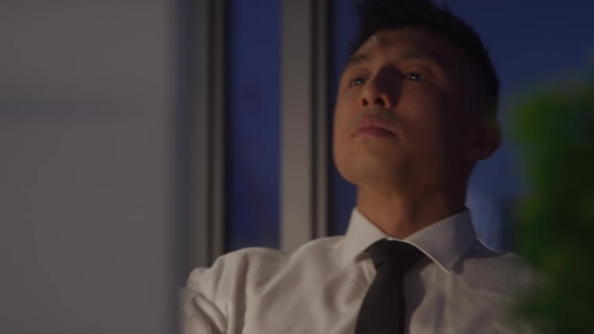Man concentrated in an office environment
