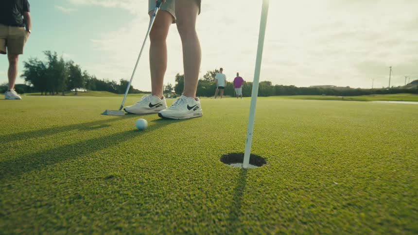 A man scores in golf