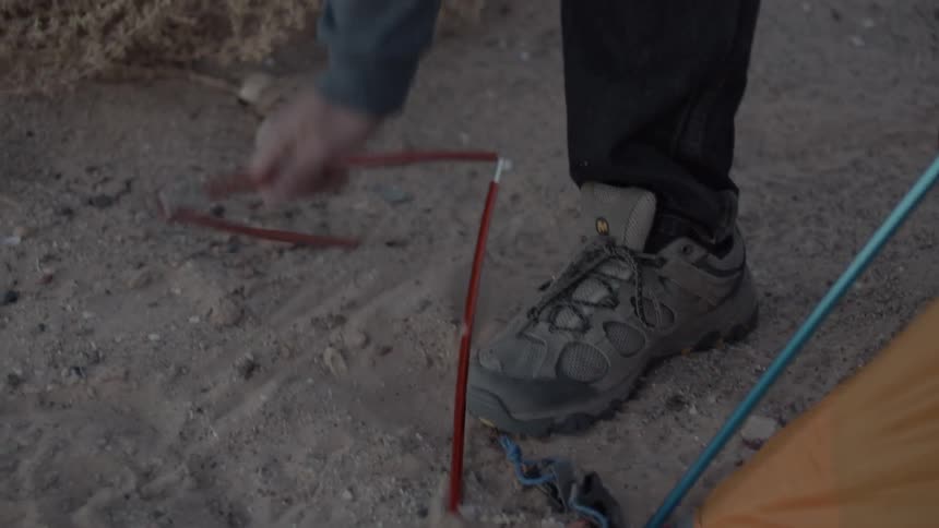A person puts a tent up