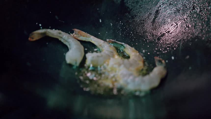 Shrimp sizzle in a hot pan with oil