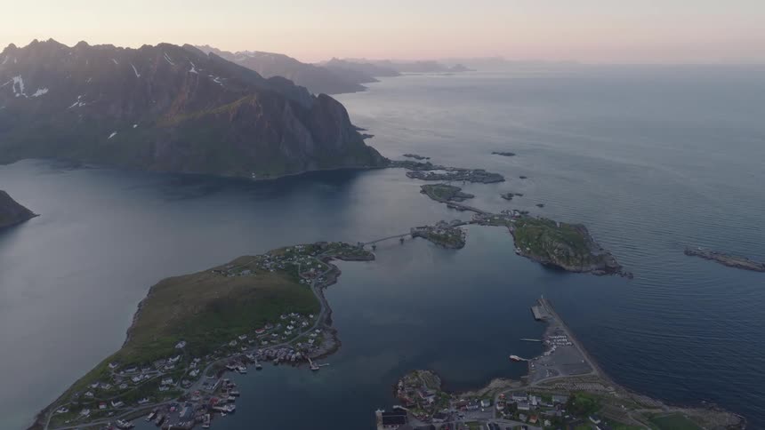 A row of islands are on the peninsula