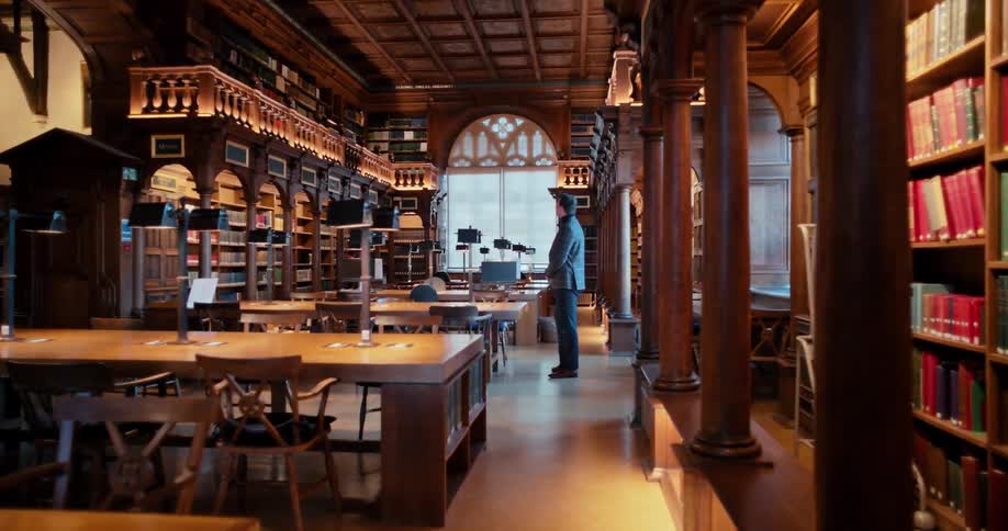 A man stands in a library