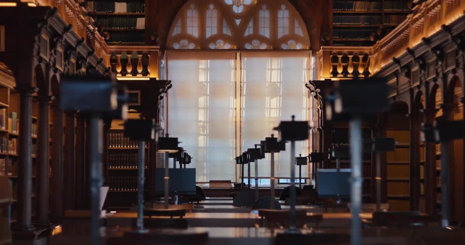 Duke humfreys library at midday appearing empty