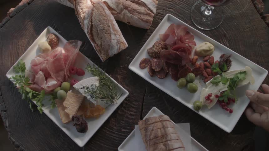Plates of food is served on a log