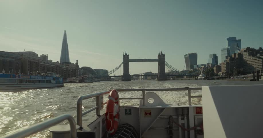 View of the river thames with tower bridge in the center and the shard in the background