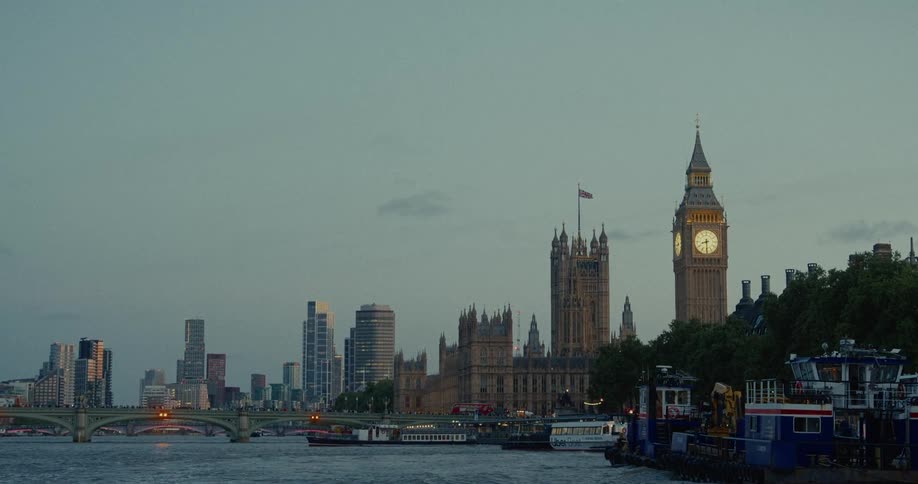 River thames with a view of big ben the palace of westminster and modern buildings in the background