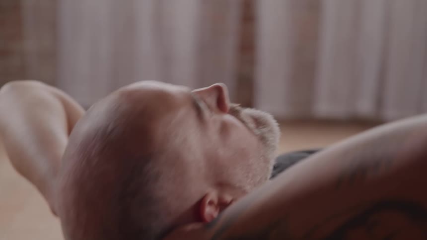 A man does sit ups