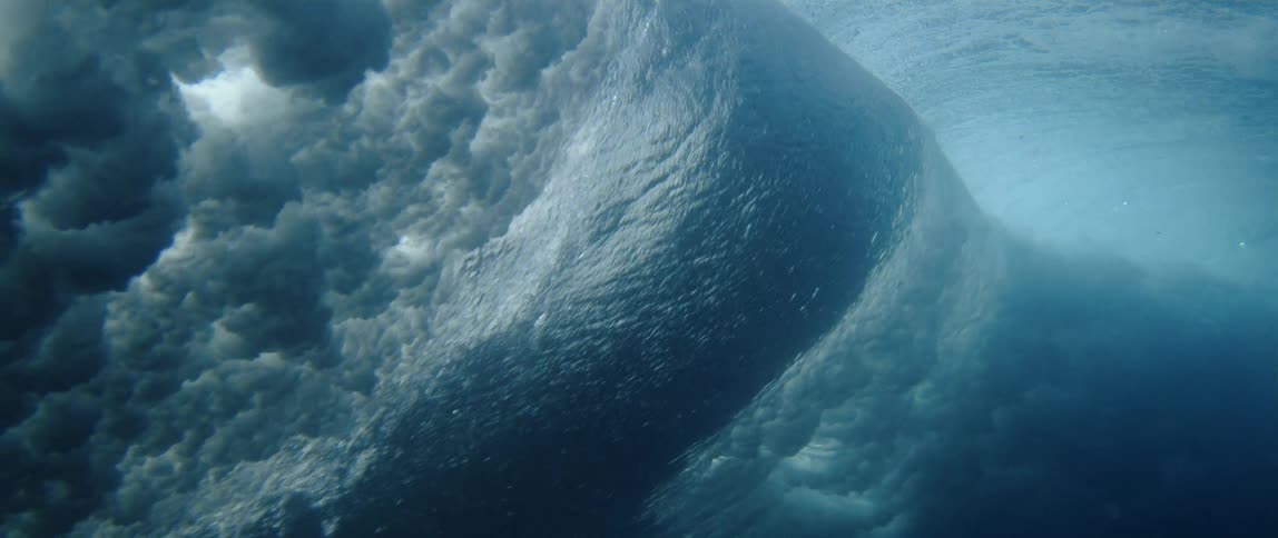 Giant wave seen from underwater reveals turbulence and ocean power