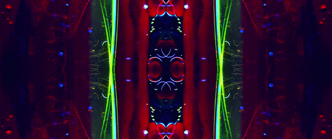 The screensaver has moving orbs and lines