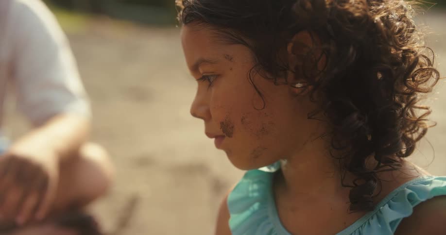 The children dig in the black sand