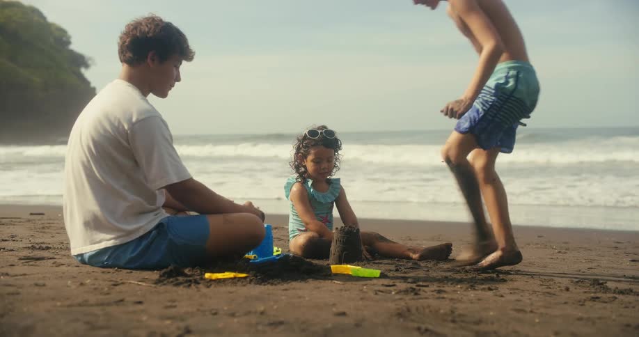 The children build a sand castle together