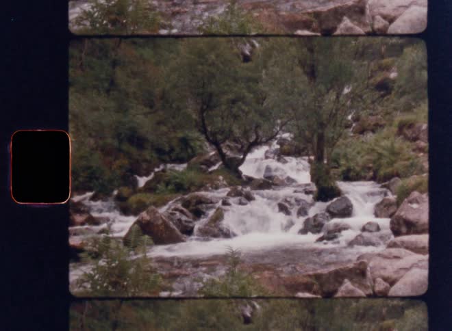 The stream runs over the rocks