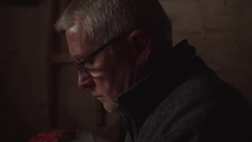 An old man wearing glasses