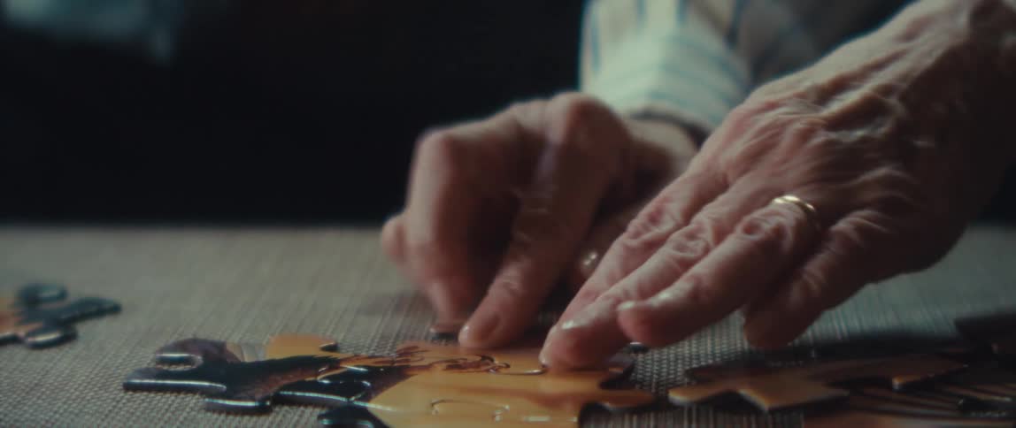 Elderly couple put together a puzzle