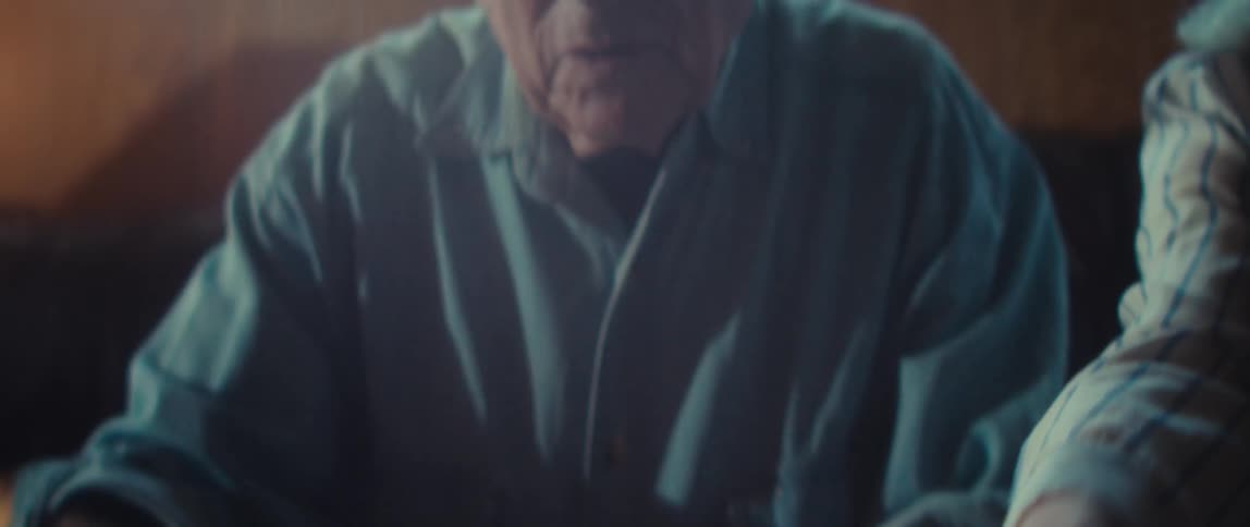 An elderly couple work on a puzzle