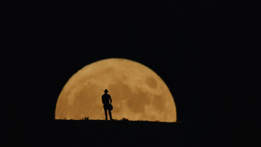 The man watches the eclipse at night