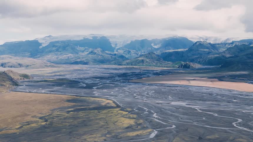 A long mountain range is at the end of the horizon