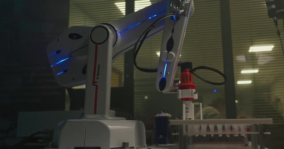 The machine stirs the vials quickly