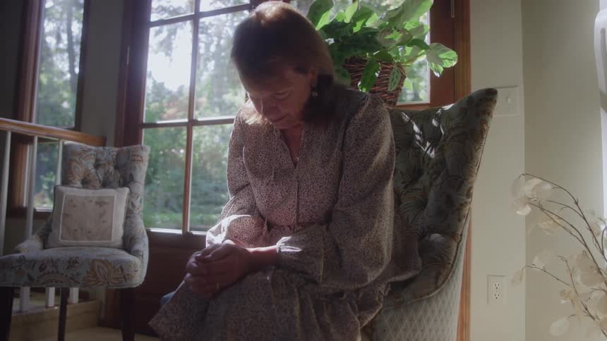A woman sits and prays