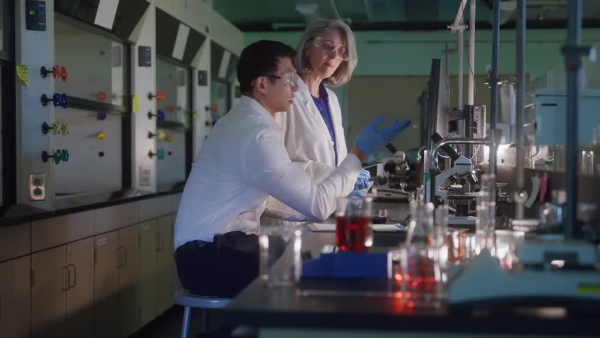 A couple scientists in a lab