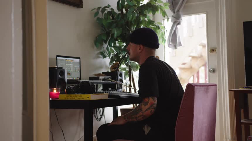 A man sitting at the pc desk while chatting online