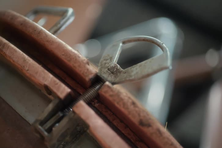 A bolt is holding the tool together