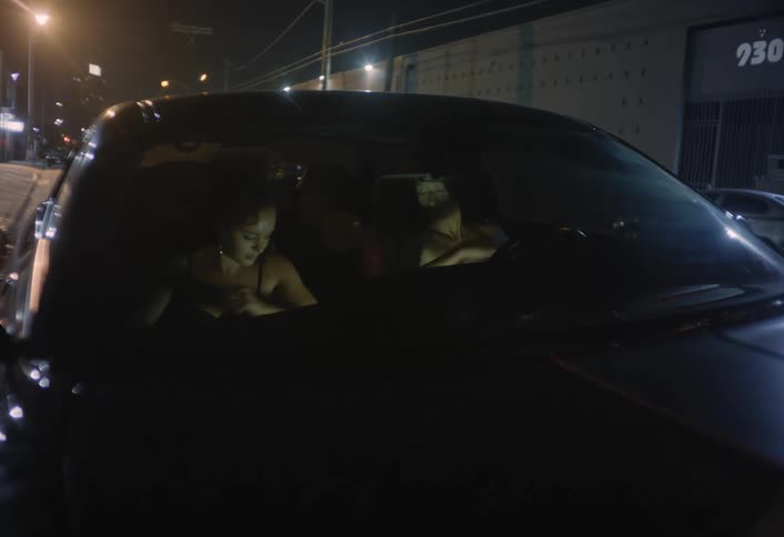 Two women are in a car and put their seatbelts on