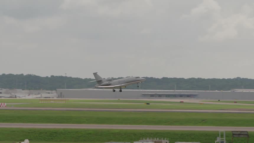 Airplane begins climbing just after leaving the runway