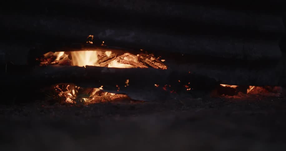 The campfire is burning at night