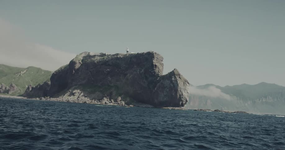 A tall cliff is on the shore line