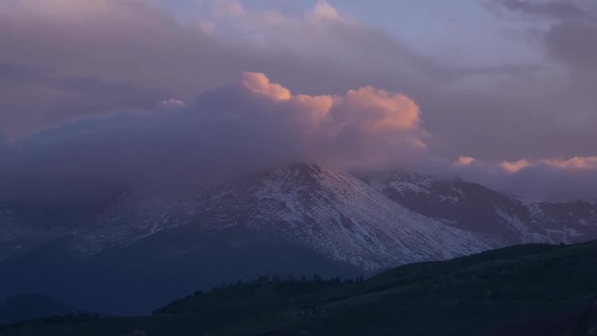 Clouds are flowing over the mountains
