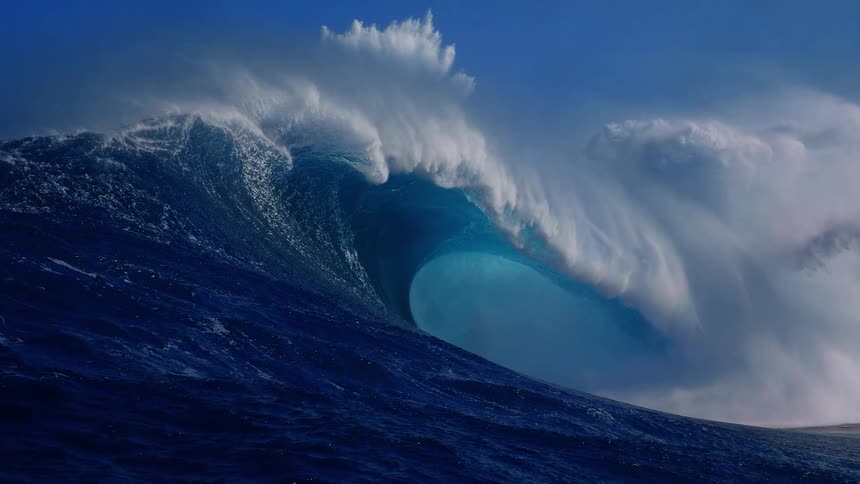 Landscape of a powerful wave breaking in the ocean