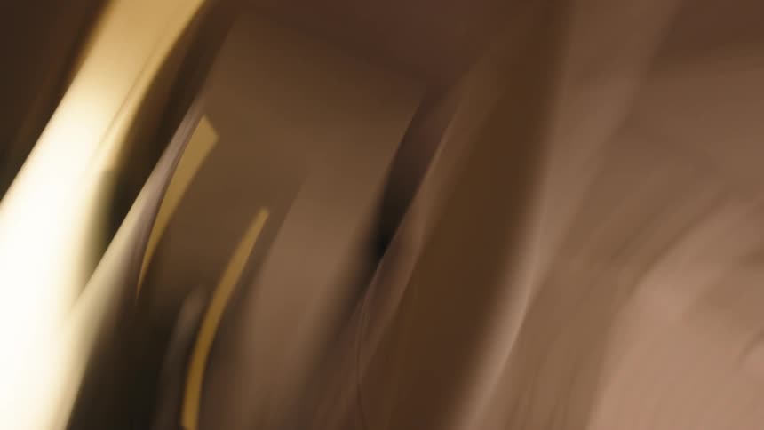 Abstract and trembling movement in an environment with lights