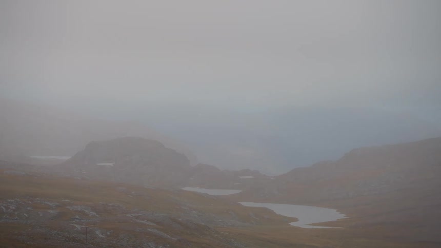 Fog amidst the sea and mountains