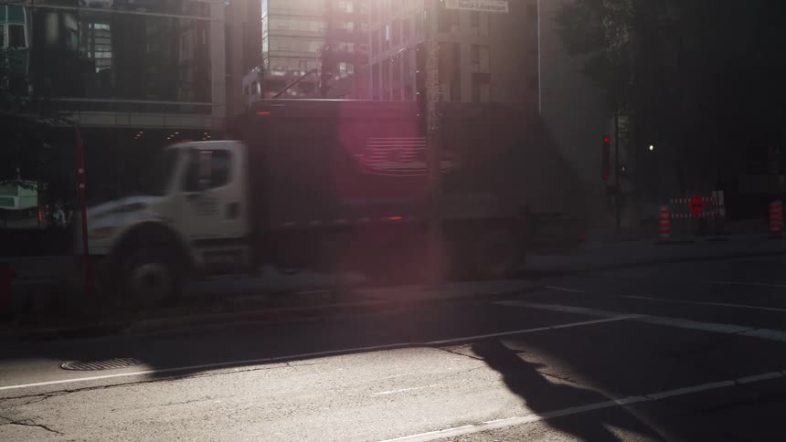 Vehicles traveling through the streets of a metropolis